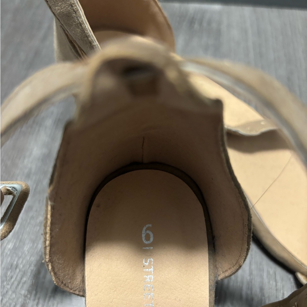 Heels - Picture 2 of 3